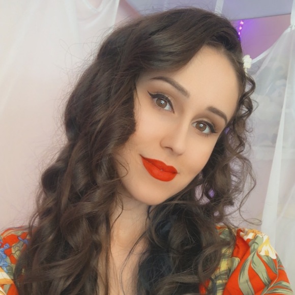 Meet your Posher, Olivia - Picture 1 of 1